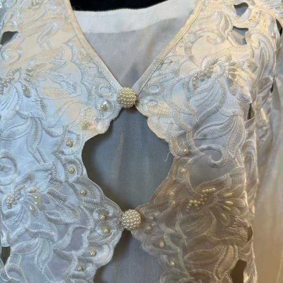 Pakistani creamy white cutwork shalwar kameez - Picture 4 of 5